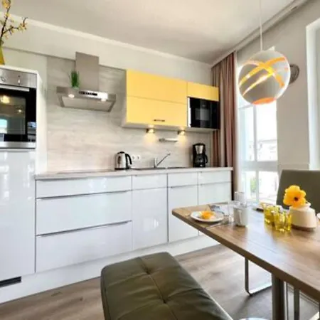 아파트 With Balcony And Ahoi Discount Sellin (Rugen)